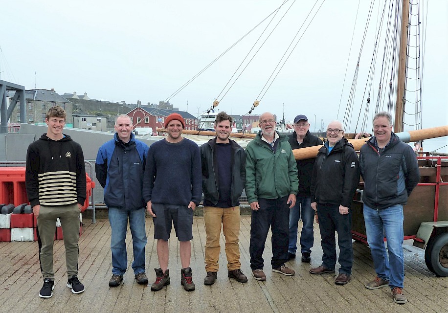 Swan Trust Trustees, Tommi Nielsen & Mascotte Crew following transfer of the spar