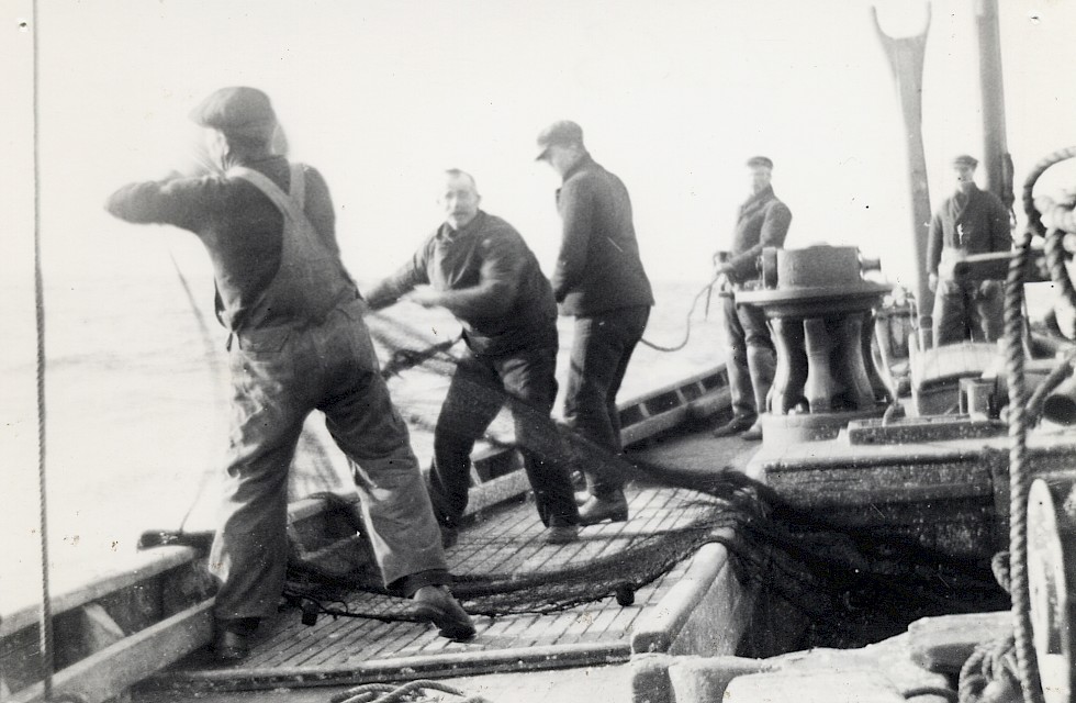 Fishermen 'shooting fast' on a fife in the 1920s