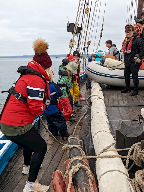 Burravoe School pupils learning the ropes