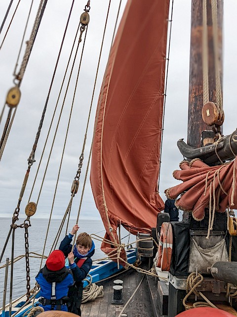 Burravoe School pupils raising one of the sails