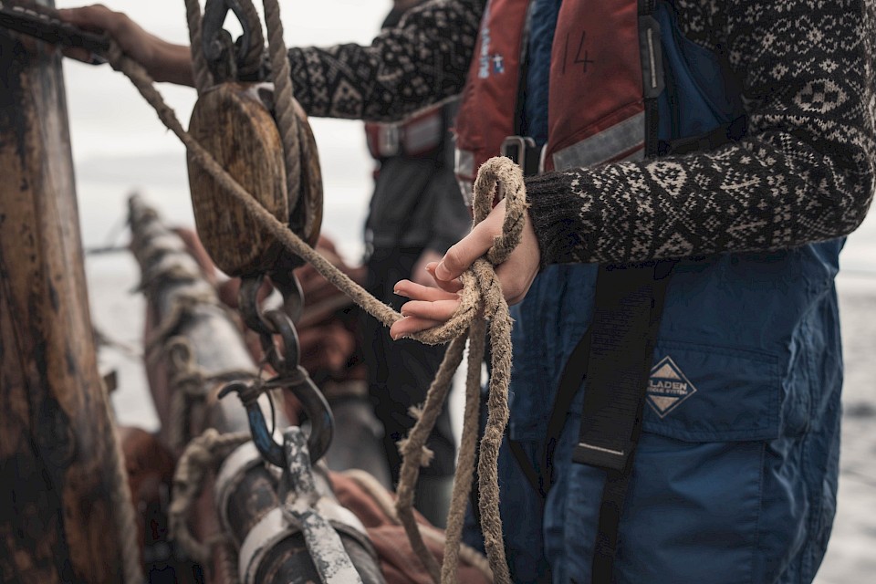 Close up image of trainees working with ropes aboard the Swan, photographed by @kletspoot